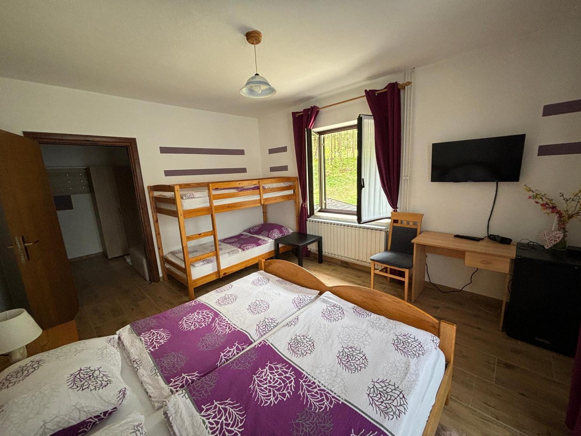 Guest House Kmecki Hram Fortuna Idrija Eksteriør bilde