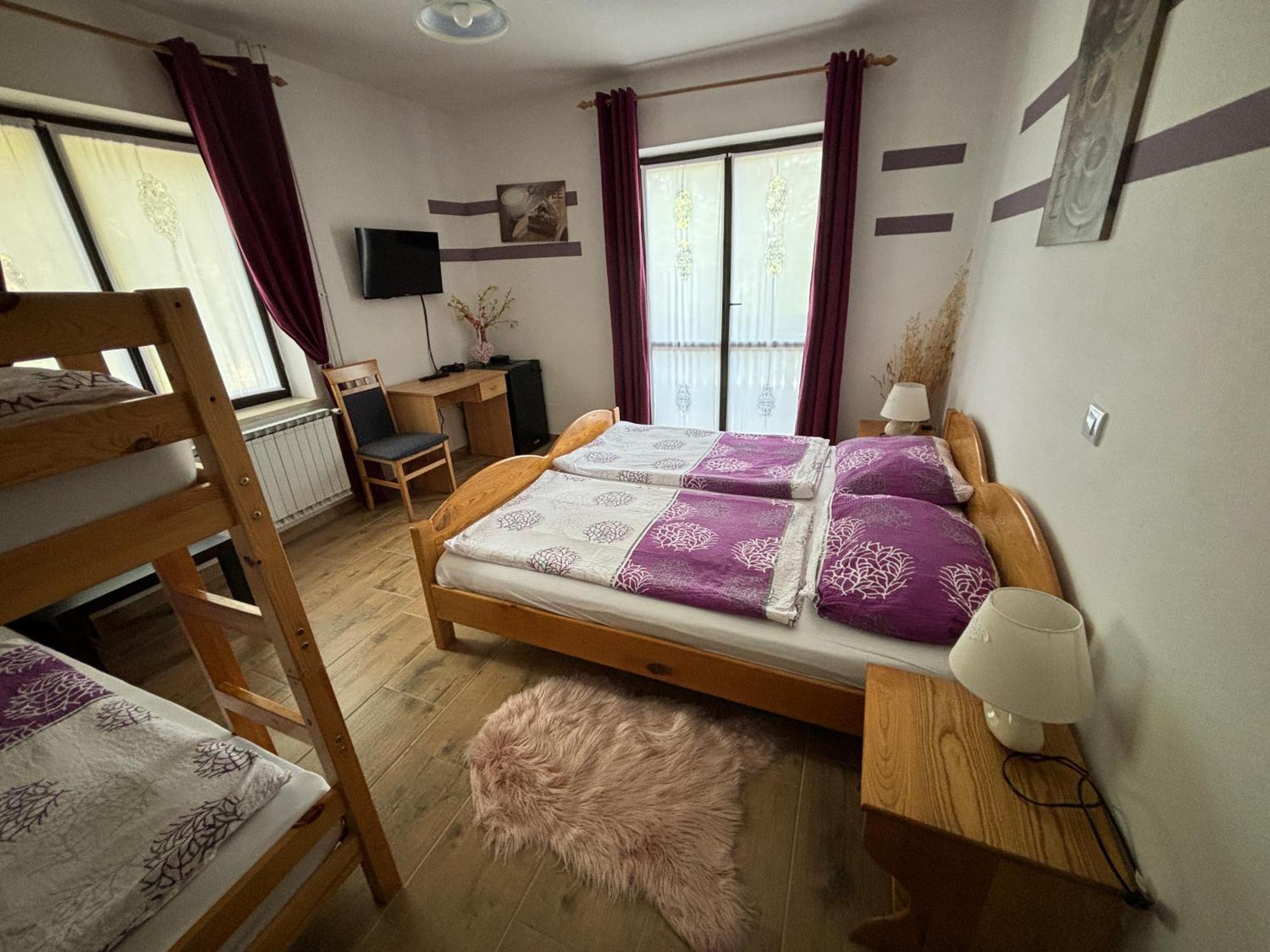 Guest House Kmecki Hram Fortuna Idrija Eksteriør bilde